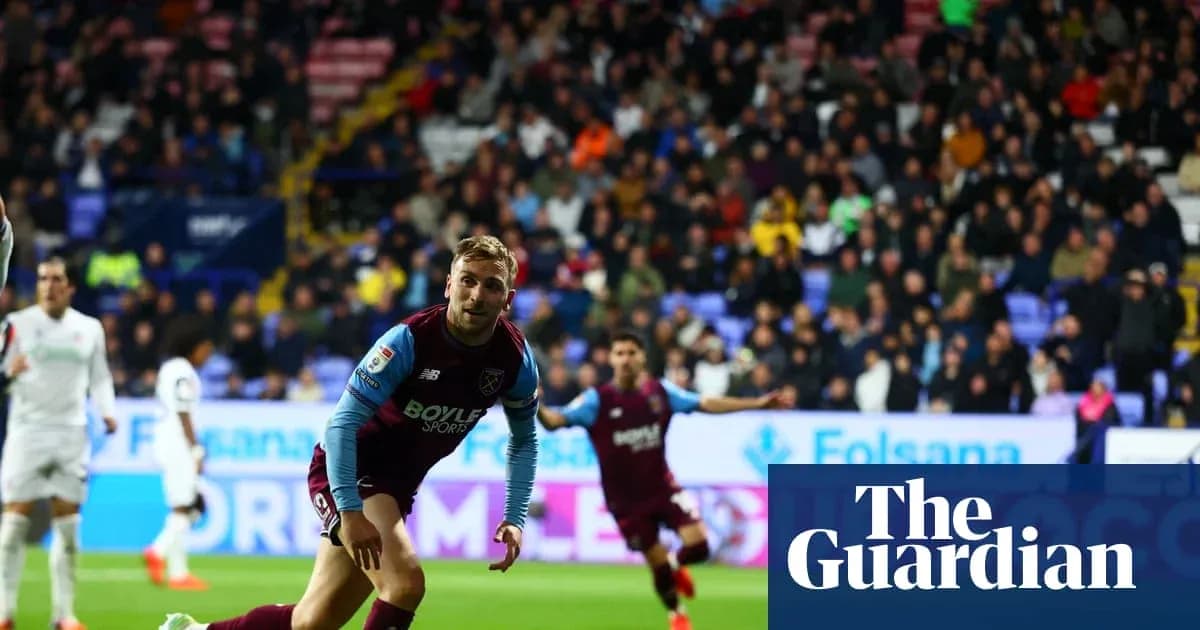 Jugador de West Ham celebrando un gol en el partido Jugador de West Ham celebrando un gol en el partido