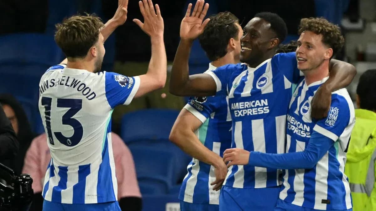 Jugadores de Brighton celebrando un gol Jugadores de Brighton celebrando un gol