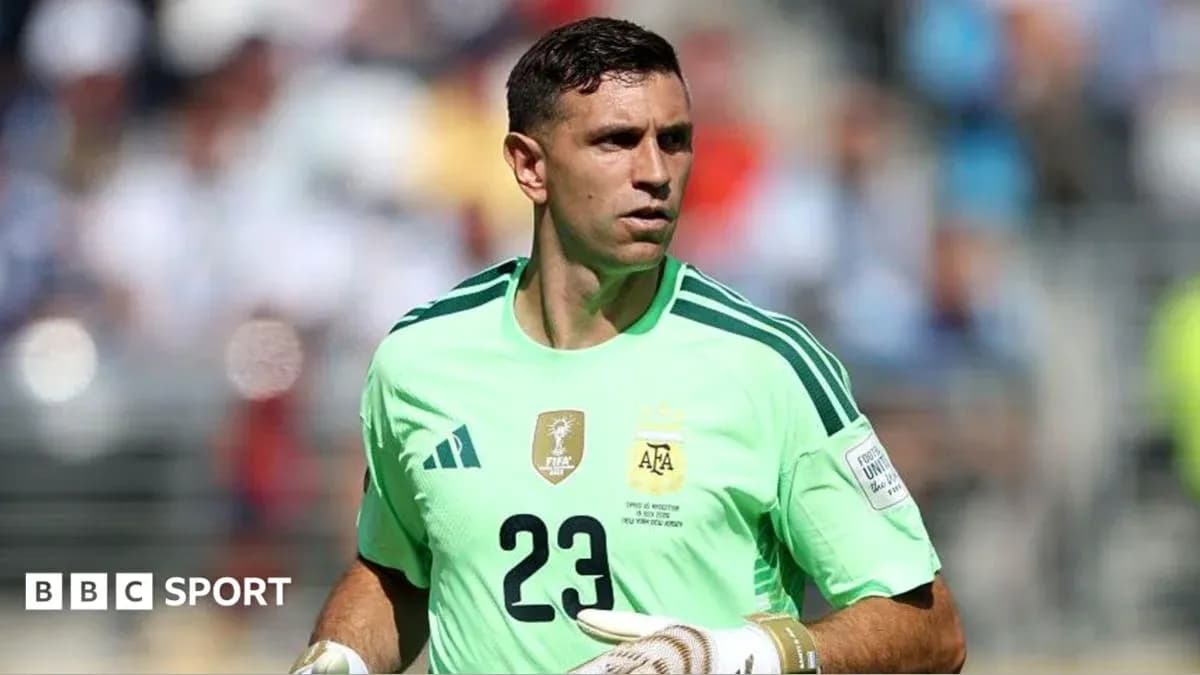 Portero argentino en acción durante el partido Portero argentino en acción durante el partido