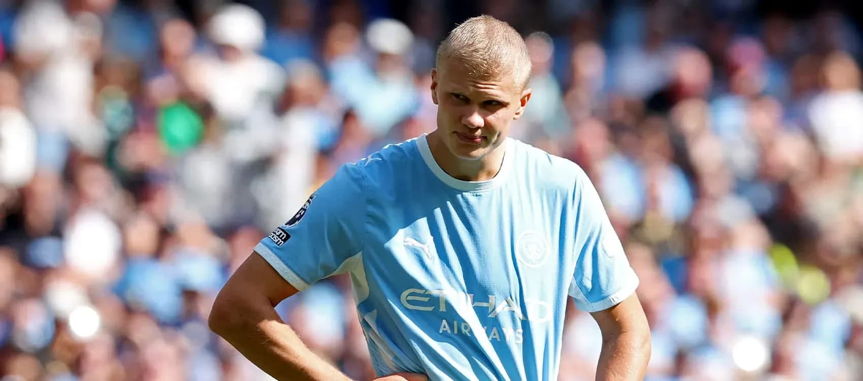 Jugador de Manchester City en el campo durante partido Jugador de Manchester City en el campo durante partido
