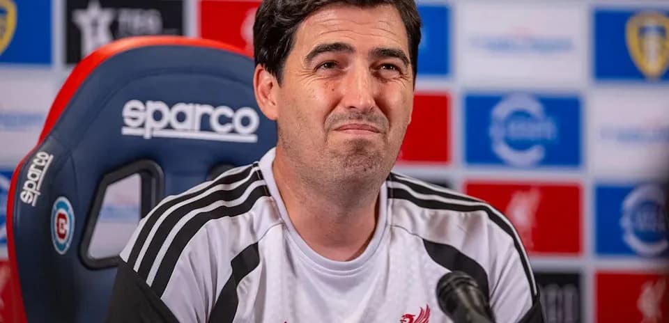 Entrenador de Liverpool en rueda de prensa Entrenador de Liverpool en rueda de prensa