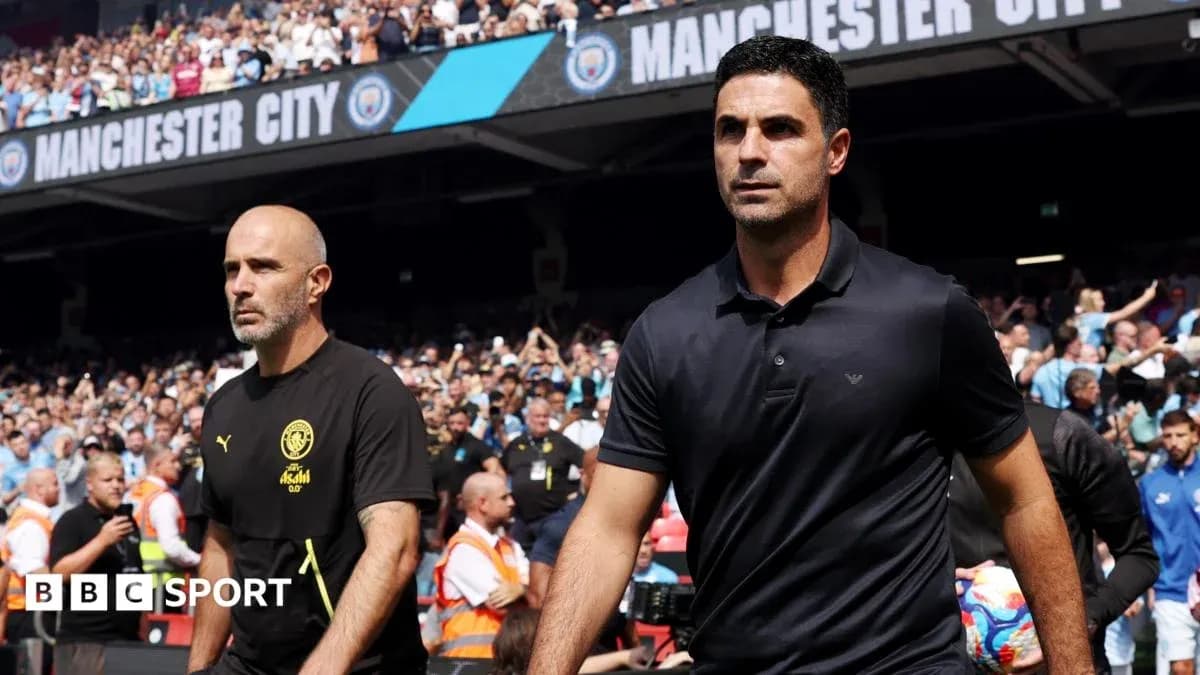Entrenadores de Manchester City y Arsenal antes del partido Entrenadores de Manchester City y Arsenal antes del partido