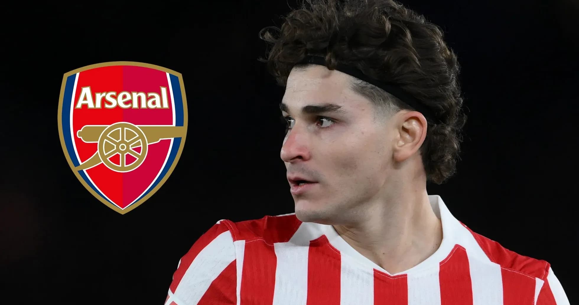 Jugador de Arsenal con camiseta rayada roja y blanca Jugador de Arsenal con camiseta rayada roja y blanca
