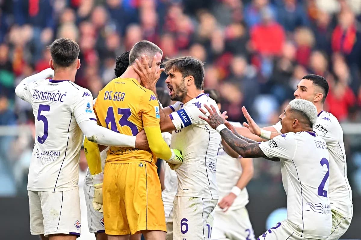 Jugadores de Fiorentina celebrando con De Gea Jugadores de Fiorentina celebrando con De Gea