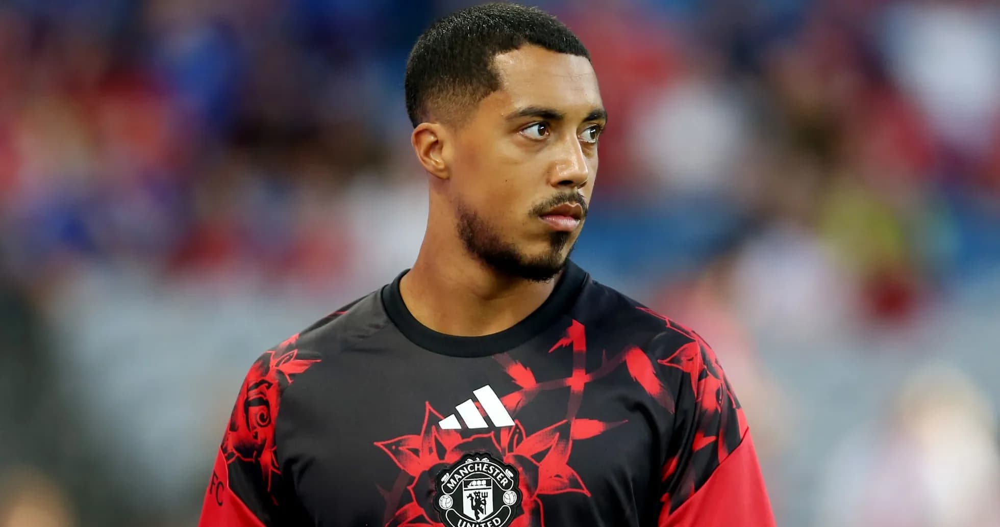 Jugador de Manchester United en el calentamiento Jugador de Manchester United en el calentamiento