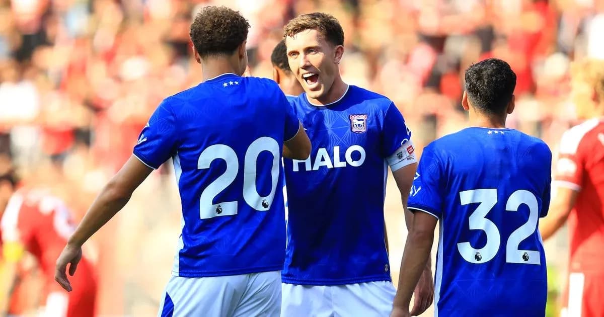 Jugadores de Ipswich celebrando un gol en partido Jugadores de Ipswich celebrando un gol en partido