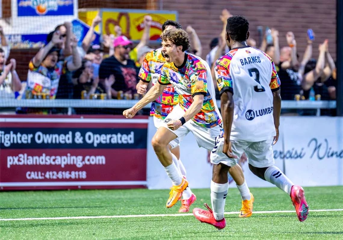 Jugadores del Pittsburgh Riverhounds celebrando un gol Jugadores del Pittsburgh Riverhounds celebrando un gol