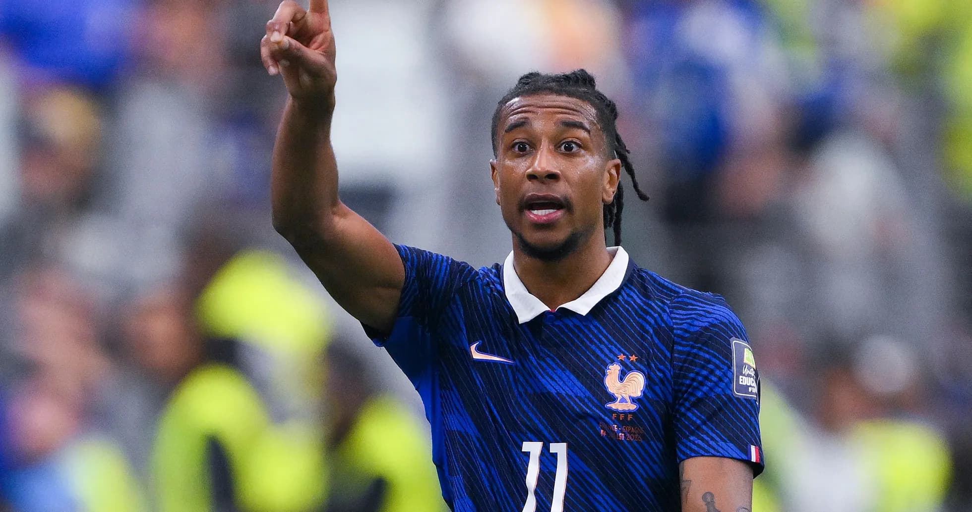 Jugador de Francia señalando durante el partido Jugador de Francia señalando durante el partido