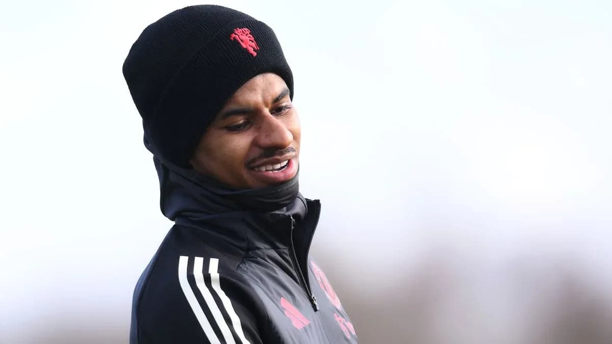 Jugador en sesión de entrenamiento con gorro Jugador en sesión de entrenamiento con gorro