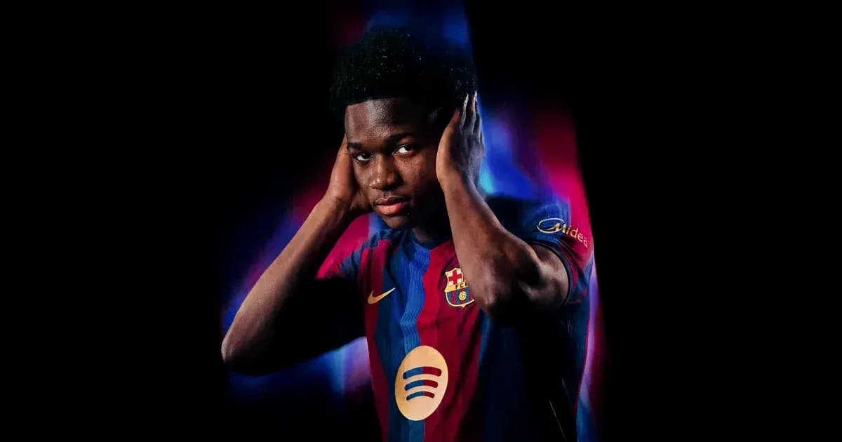 Jugador de Barcelona con camiseta del equipo Jugador de Barcelona con camiseta del equipo