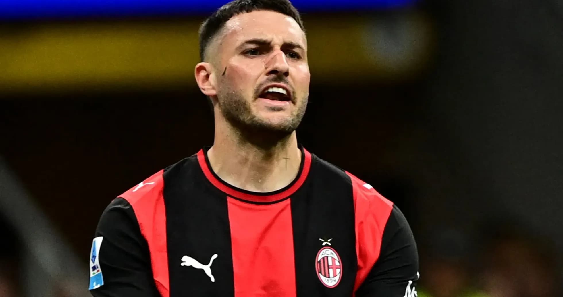 Jugador de AC Milan en acción durante partido Jugador de AC Milan en acción durante partido