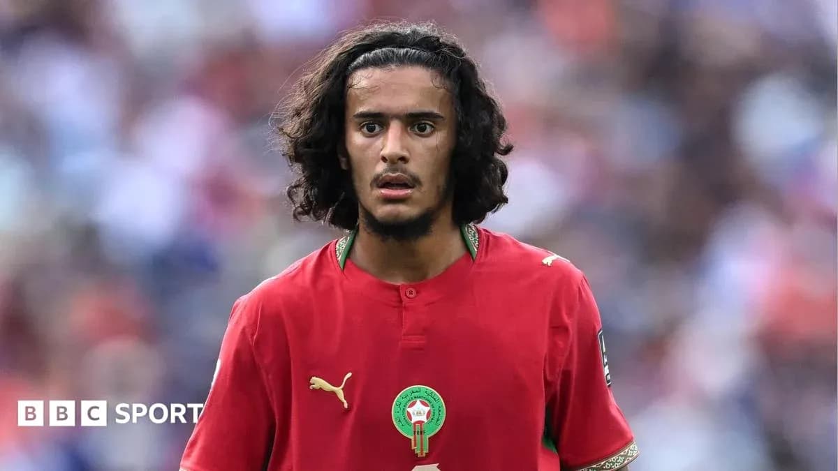 Jugador de Marruecos en el campo durante el partido Jugador de Marruecos en el campo durante el partido