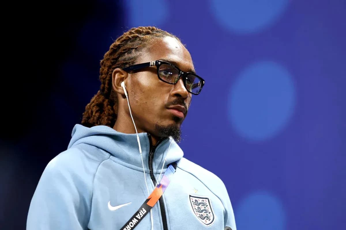 Jugador de Inglaterra con auriculares y gafas Jugador de Inglaterra con auriculares y gafas