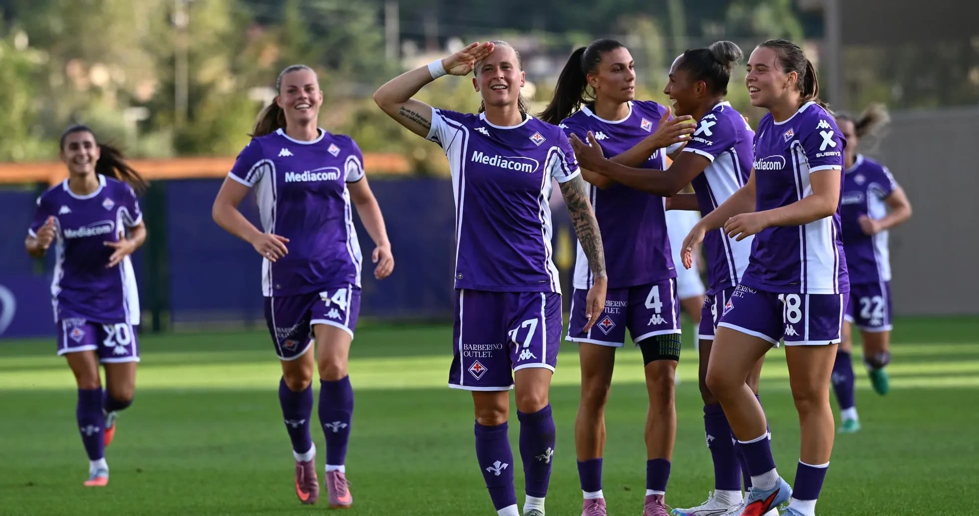 Jugadoras de Fiorentina celebrando un gol Jugadoras de Fiorentina celebrando un gol