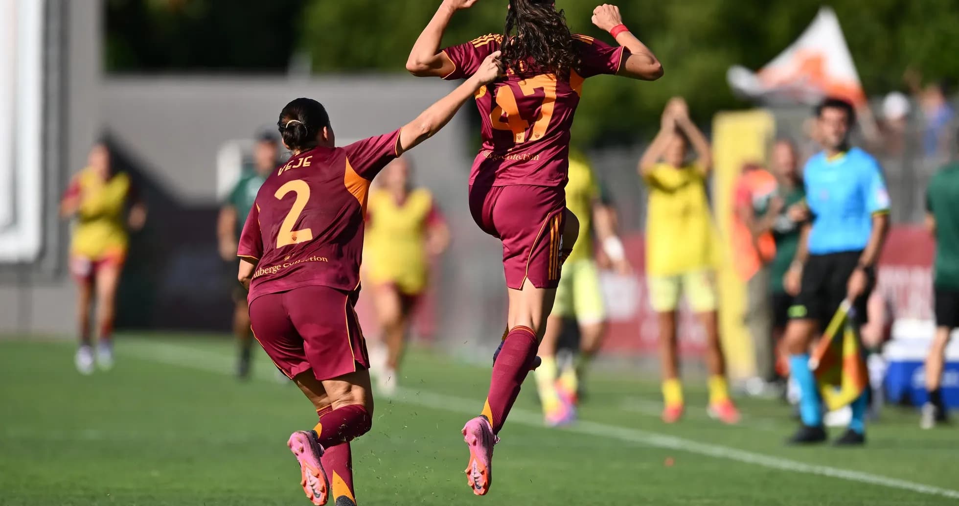 Jugadora de Roma W celebra un gol Jugadora de Roma W celebra un gol