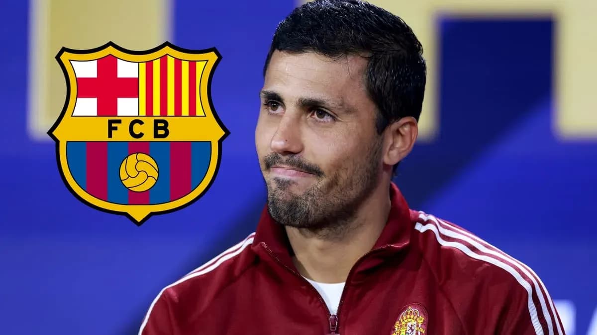 Jugador en conferencia de prensa con logo del Barça Jugador en conferencia de prensa con logo del Barça