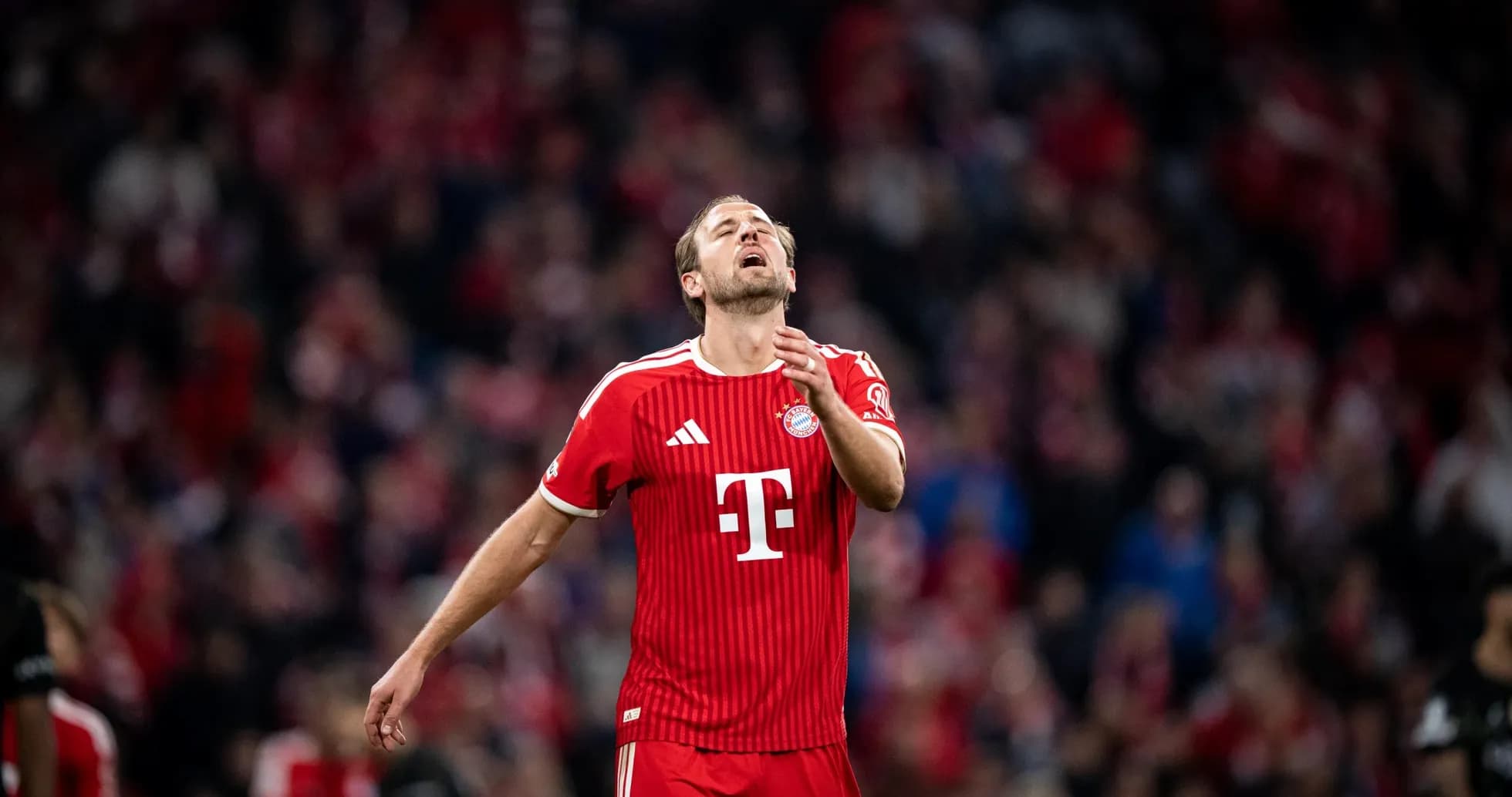 Jugador de Bayern München en acción durante el partido Jugador de Bayern München en acción durante el partido