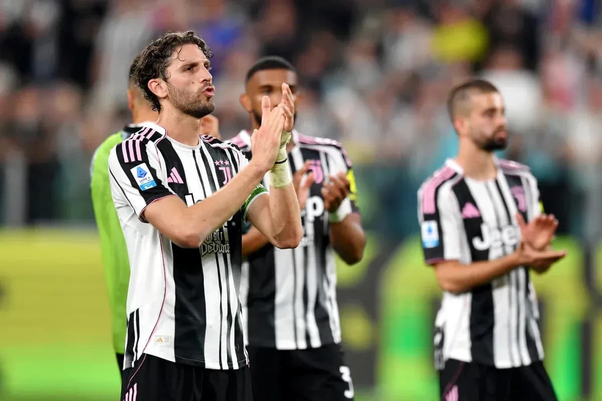 Jugadores de Juventus aplaudiendo al público Jugadores de Juventus aplaudiendo al público