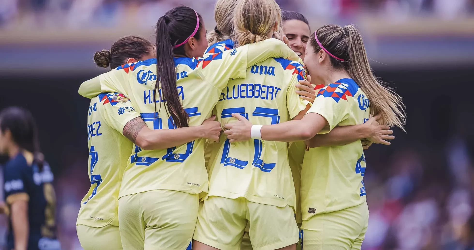 Jugadoras de América celebrando un gol Jugadoras de América celebrando un gol