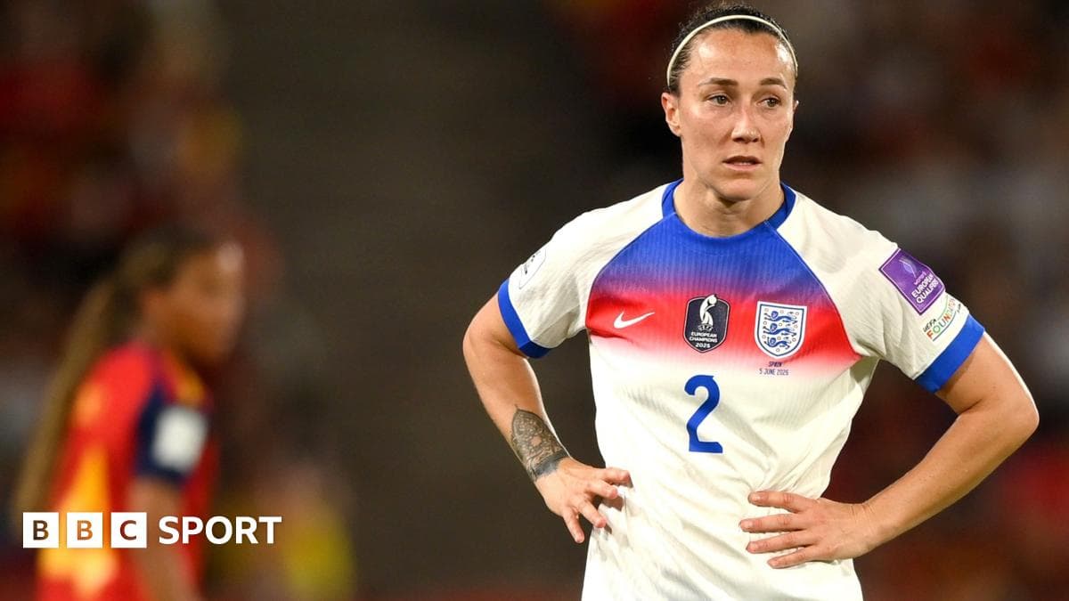 Jugadora de Inglaterra en partido con camiseta blanca Jugadora de Inglaterra en partido con camiseta blanca