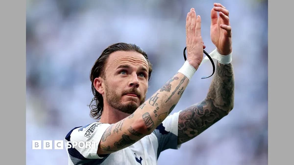 Jugador aplaudiendo a la afición tras el partido Jugador aplaudiendo a la afición tras el partido