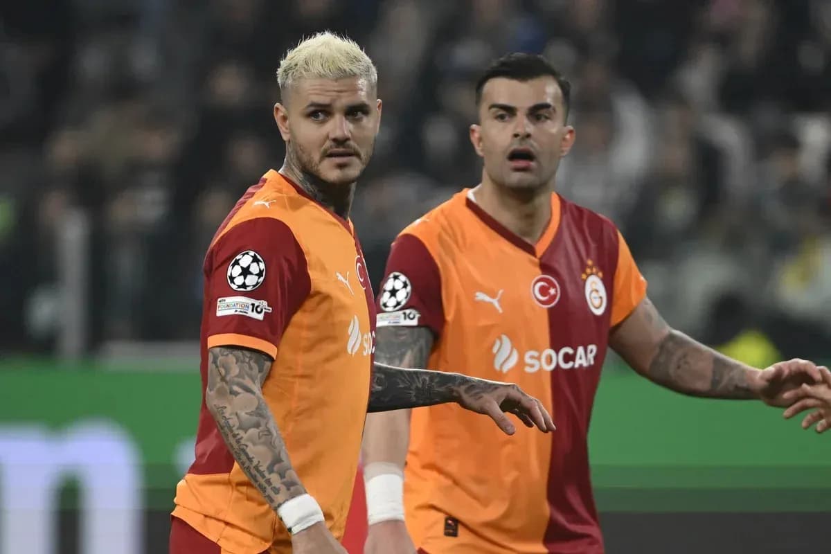 Jugadores de Galatasaray en el campo durante partido Jugadores de Galatasaray en el campo durante partido