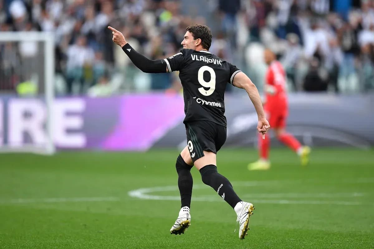 Vlahović celebra un gol en partido de Juventus Vlahović celebra un gol en partido de Juventus