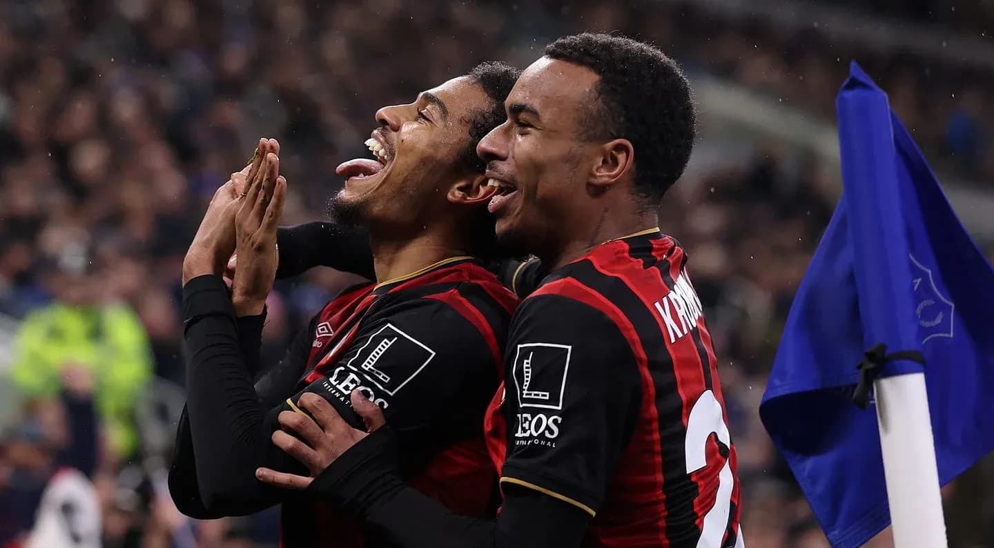 Jugadores de Bournemouth celebrando un gol Jugadores de Bournemouth celebrando un gol