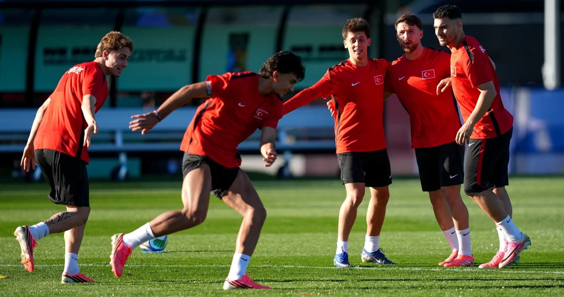 Jugadores de Turquía entrenando para el partido Jugadores de Turquía entrenando para el partido