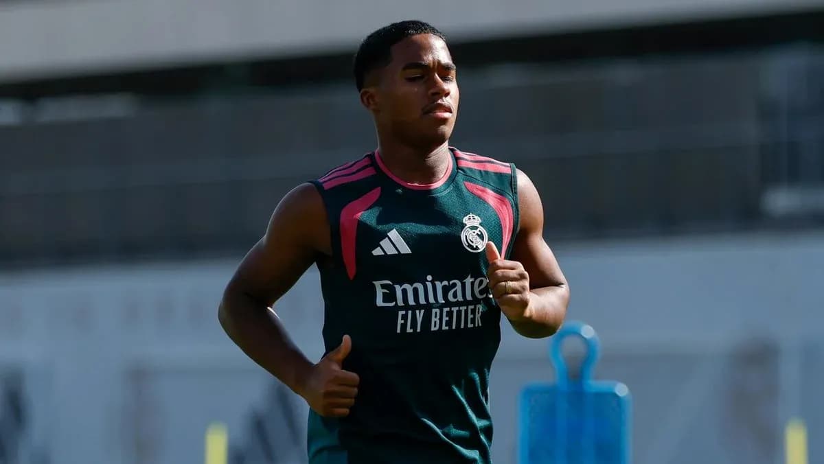 Jugador de Real Madrid corriendo durante entrenamiento Jugador de Real Madrid corriendo durante entrenamiento