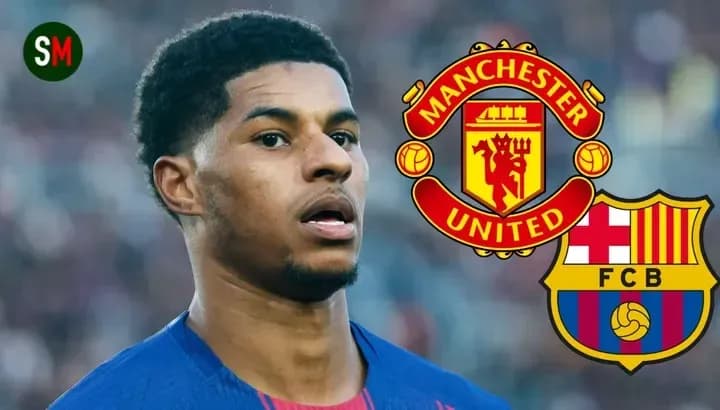 Jugador con escudos de Manchester United y Barcelona Jugador con escudos de Manchester United y Barcelona
