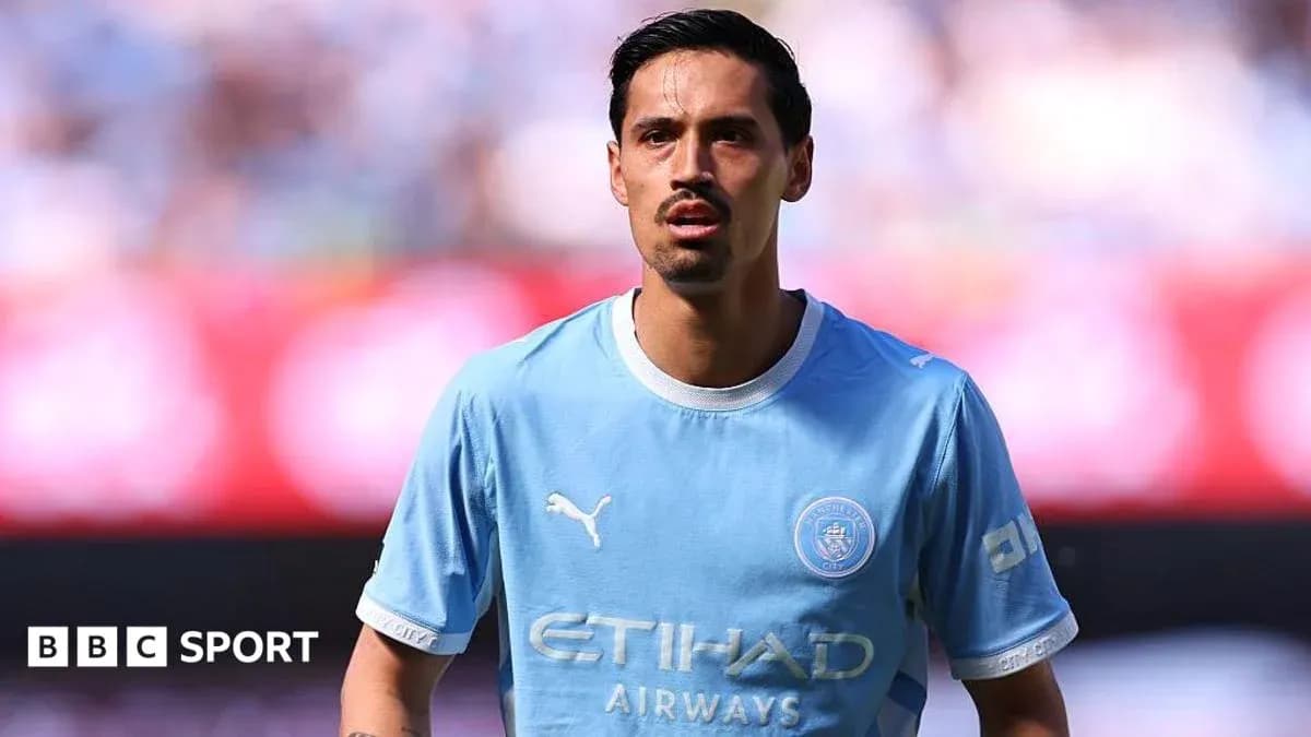 Jugador de Manchester City en el campo durante el partido Jugador de Manchester City en el campo durante el partido