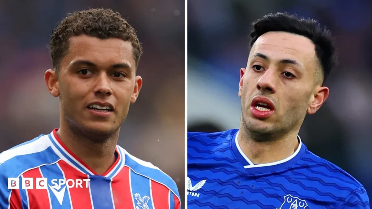 Jugadores de Crystal Palace y Everton en acción Jugadores de Crystal Palace y Everton en acción