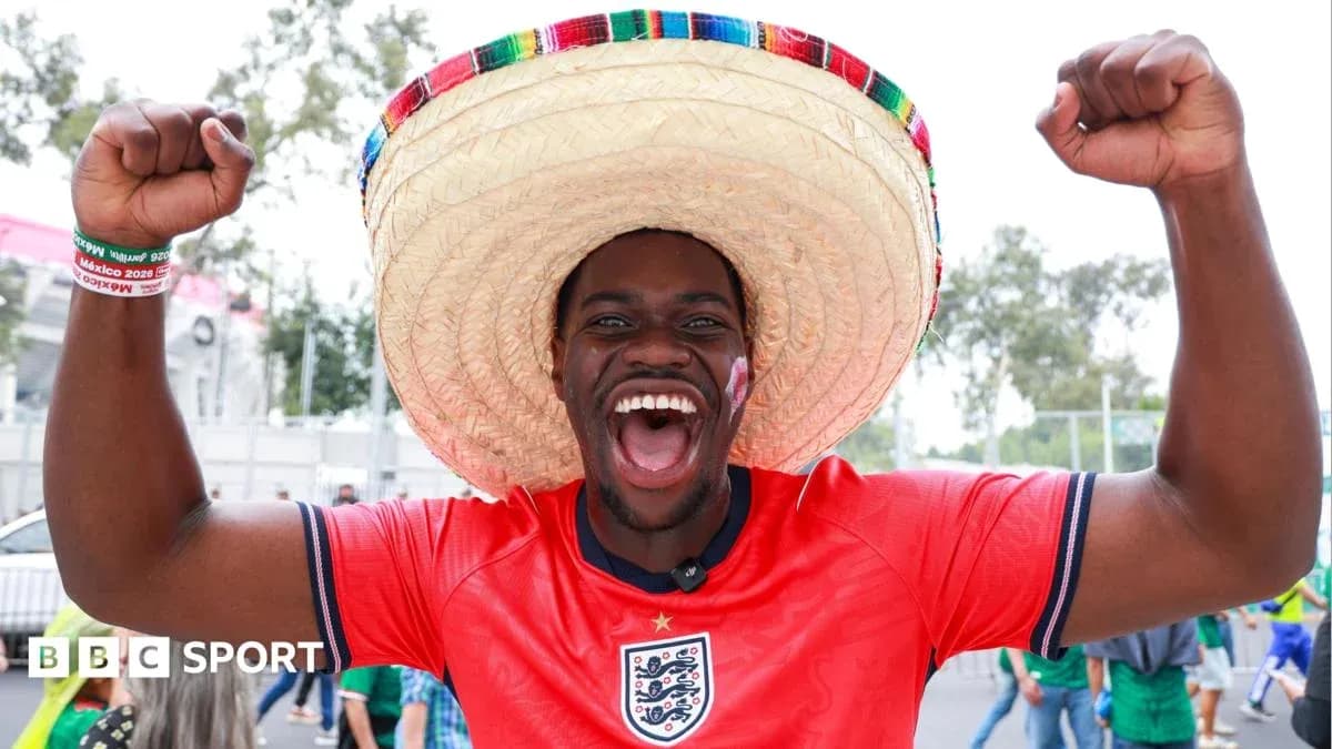 Afanoso aficionado con sombrero y camiseta de Inglaterra Afanoso aficionado con sombrero y camiseta de Inglaterra