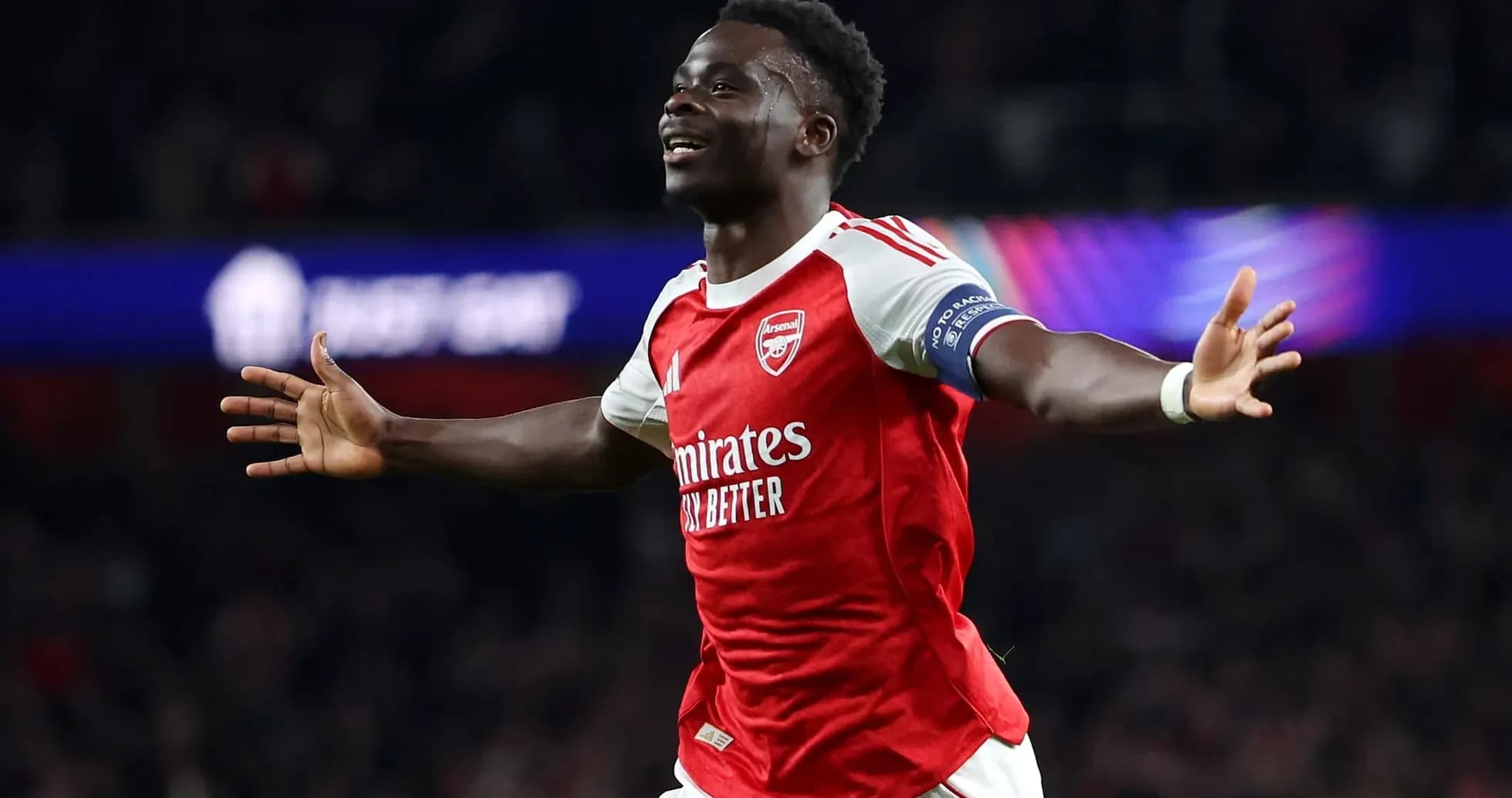 Jugador de Arsenal celebrando un gol Jugador de Arsenal celebrando un gol