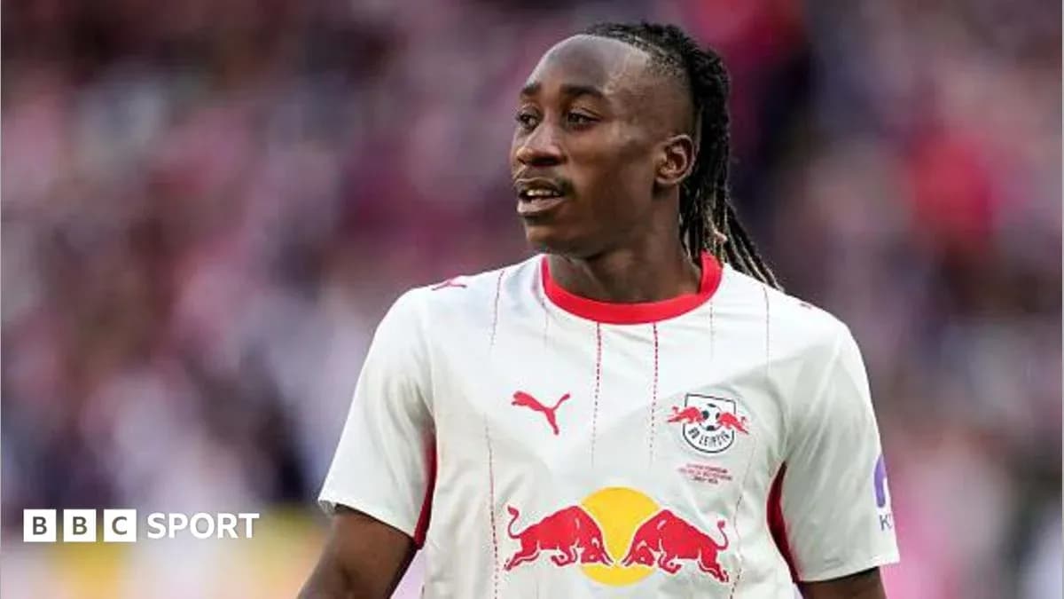 Jugador de RB Leipzig en acción durante partido Jugador de RB Leipzig en acción durante partido