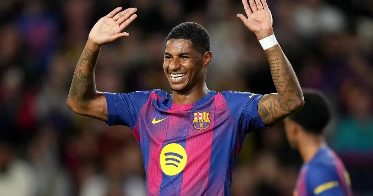 Jugador del Barcelona saludando a los aficionados Jugador del Barcelona saludando a los aficionados