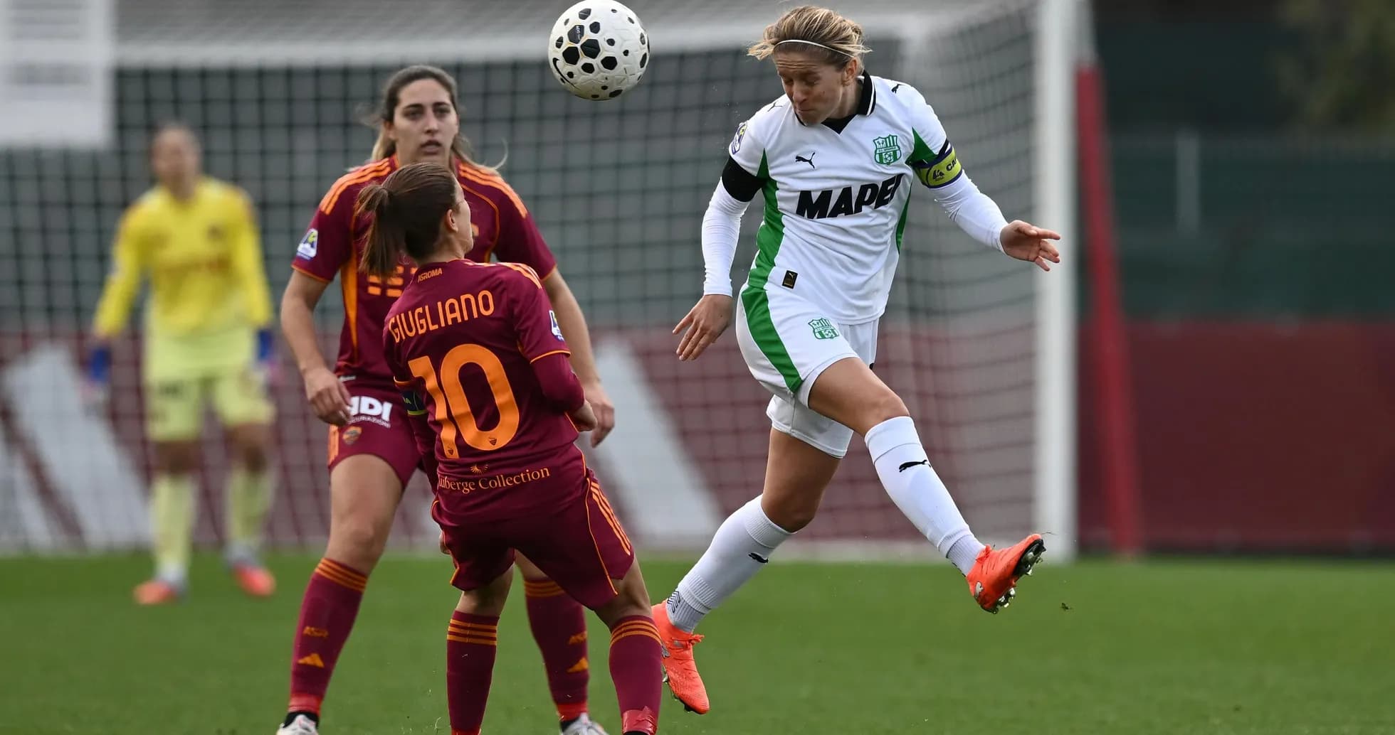Jugadora de Sassuolo W en acción contra Roma W Jugadora de Sassuolo W en acción contra Roma W