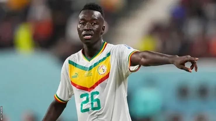 Jugador de Senegal señalando durante un partido Jugador de Senegal señalando durante un partido
