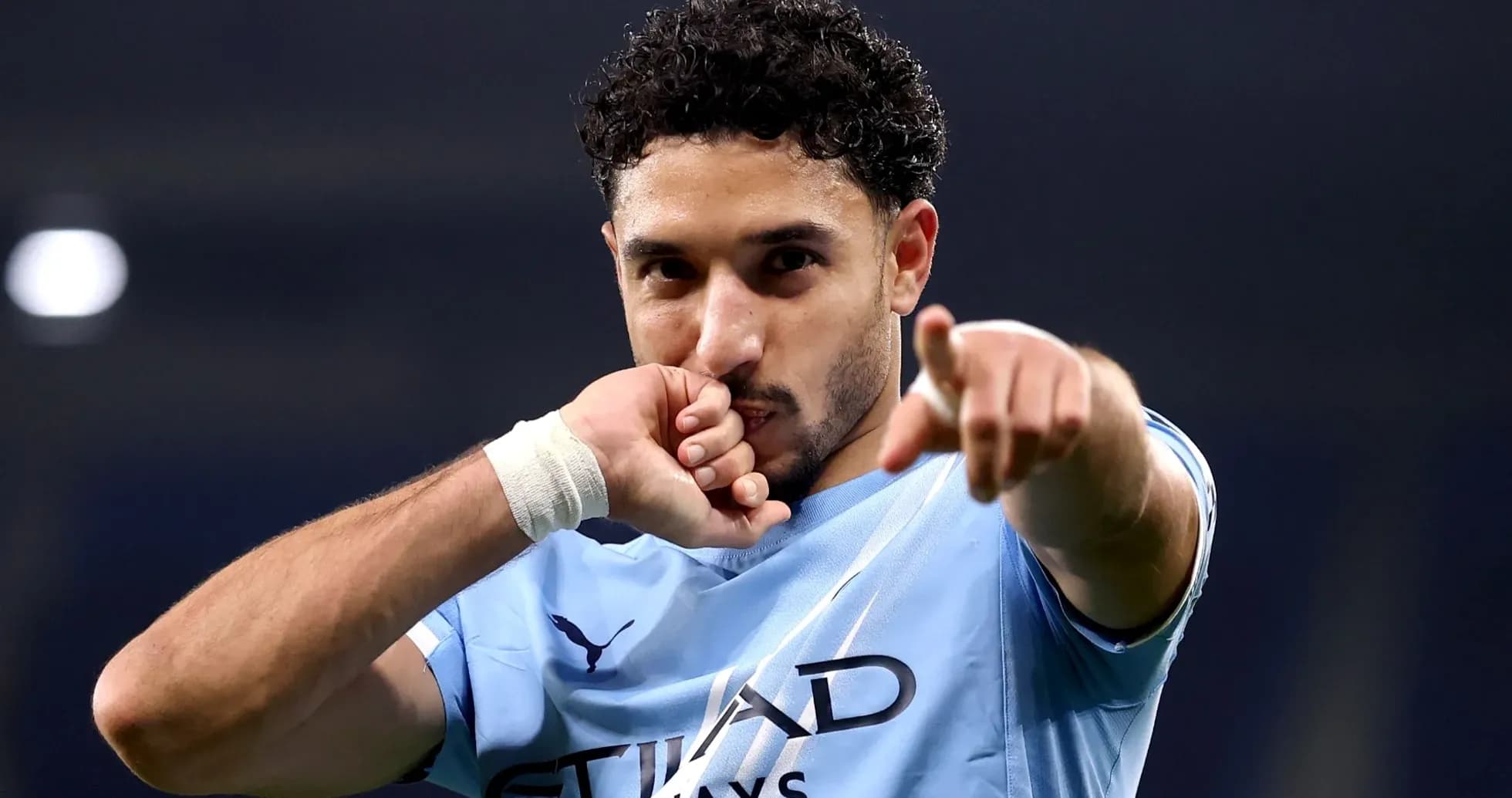 Jugador de Manchester City celebrando un gol Jugador de Manchester City celebrando un gol