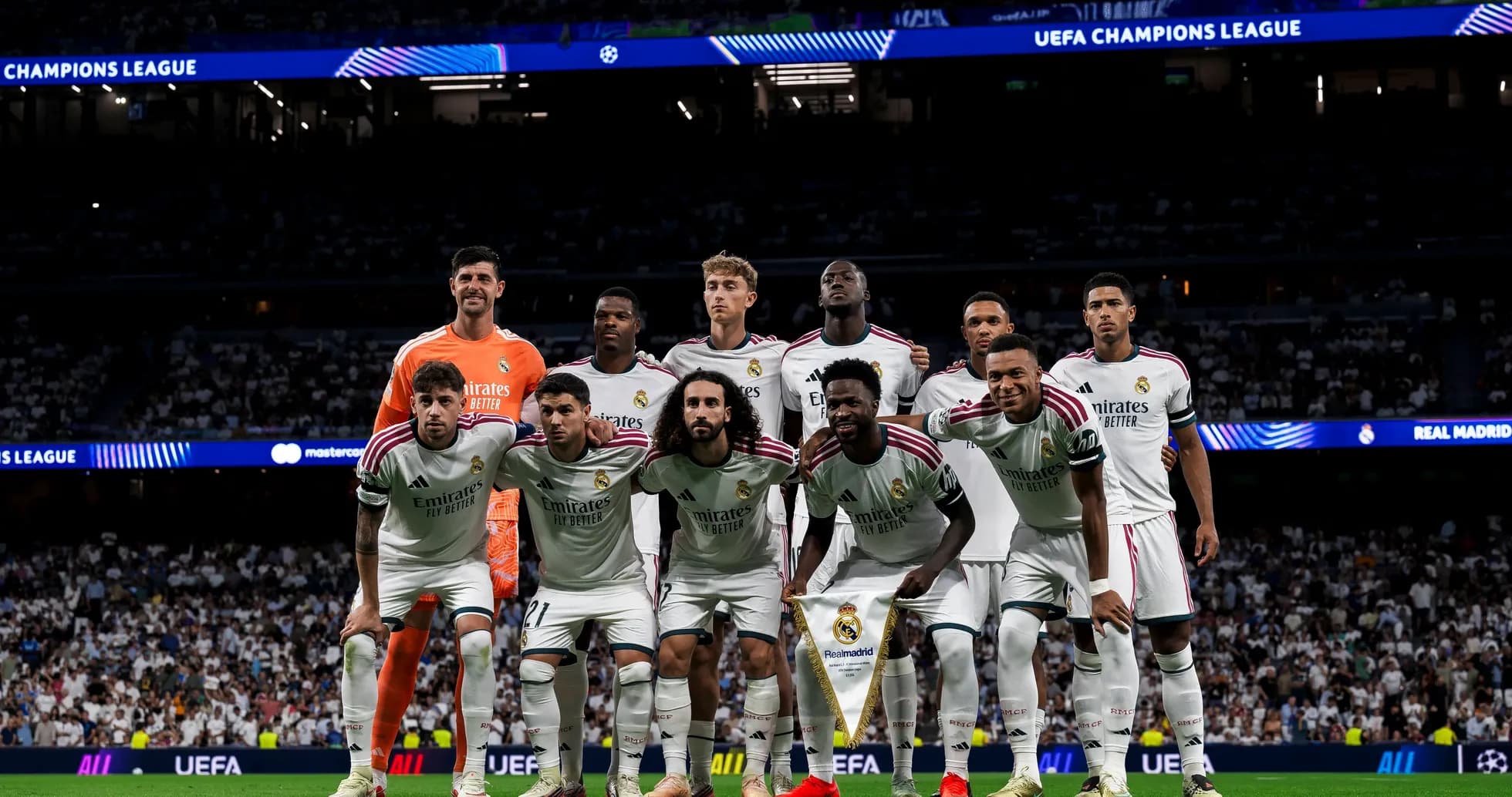 Equipo del Real Madrid posando en el estadio Equipo del Real Madrid posando en el estadio