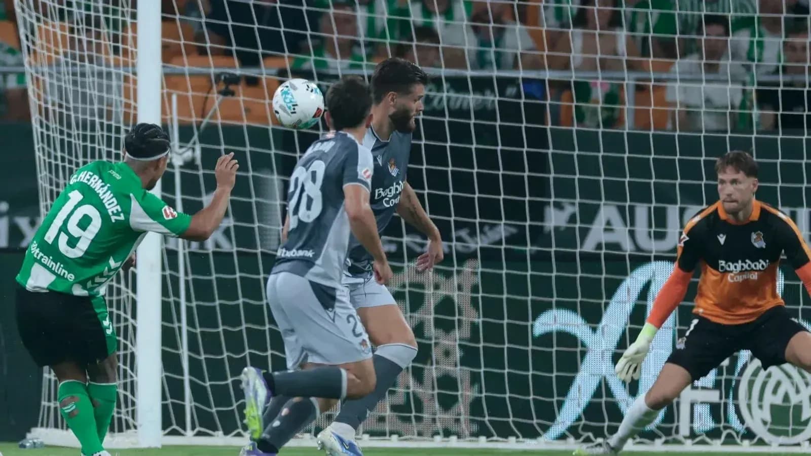 Gol de Real Betis en partido contra Real Sociedad Gol de Real Betis en partido contra Real Sociedad