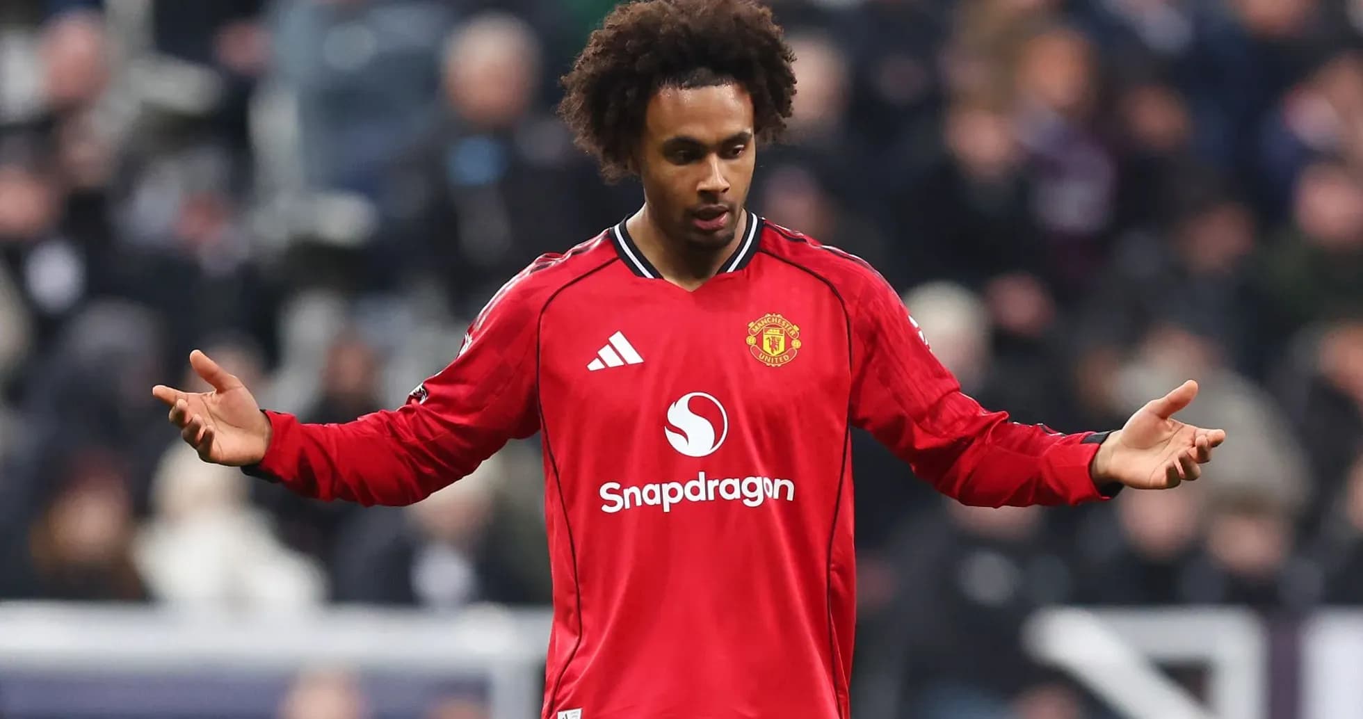 Jugador de Manchester United en acción durante el partido Jugador de Manchester United en acción durante el partido