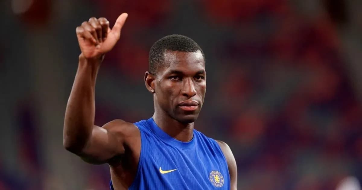 Jugador saludando con el pulgar hacia arriba Jugador saludando con el pulgar hacia arriba
