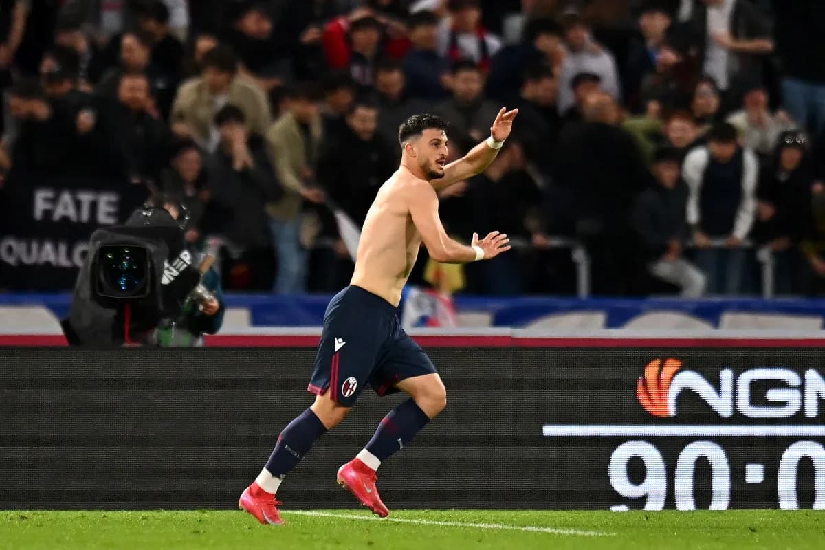 Jugador de Bologna celebrando un gol Jugador de Bologna celebrando un gol