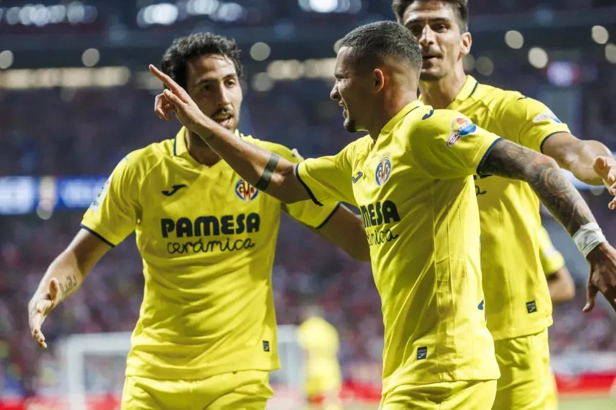 Jugadores de Villarreal celebrando un gol Jugadores de Villarreal celebrando un gol