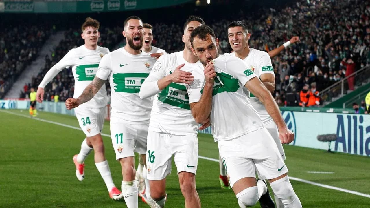 Jugadores de Elche celebrando un gol Jugadores de Elche celebrando un gol