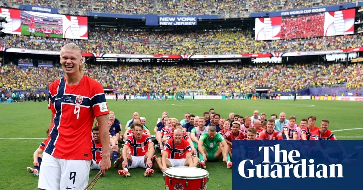 Jugadores de Noruega posando en el campo tras partido Jugadores de Noruega posando en el campo tras partido