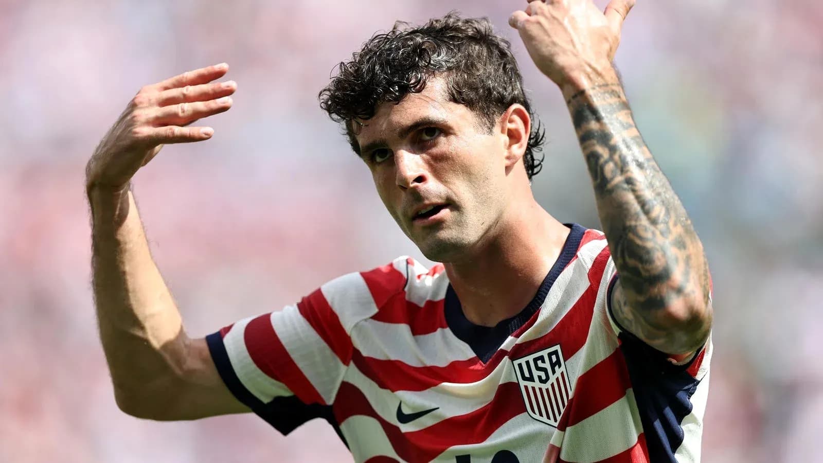 Jugador de Estados Unidos gesticulando en el campo Jugador de Estados Unidos gesticulando en el campo