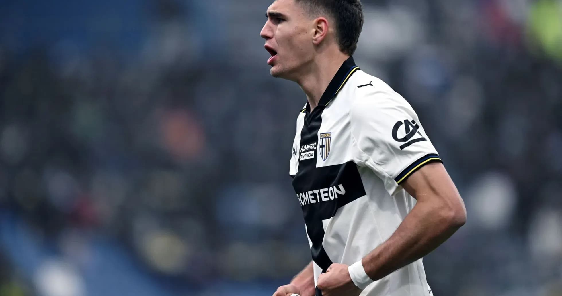 Jugador de Parma celebrando un gol Jugador de Parma celebrando un gol